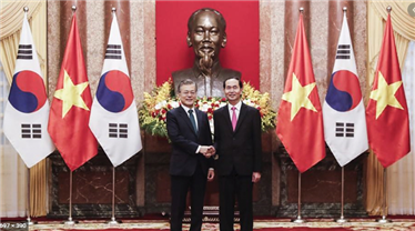 Korea president, Jae-In Moon adopted the Korea-Vietnam Future Joint Communique (Revitalization of Korea-Vietnam transportation infrastructure cooperation center and bilateral summit.)